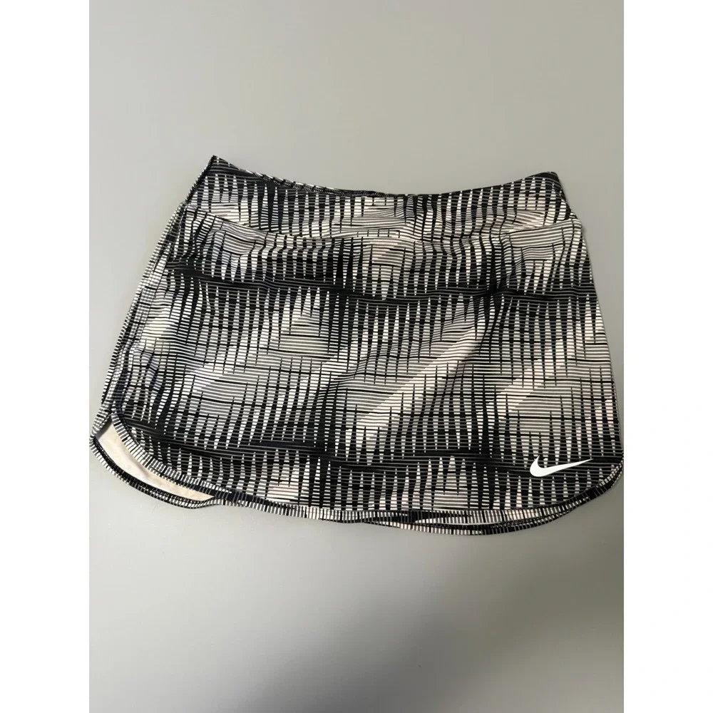 Nike Dri-FIT Tennis Skort Size Small. M11